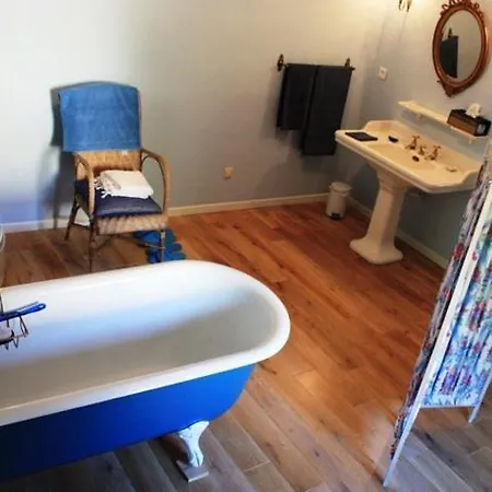 Chateau De Gargas Couette-café *